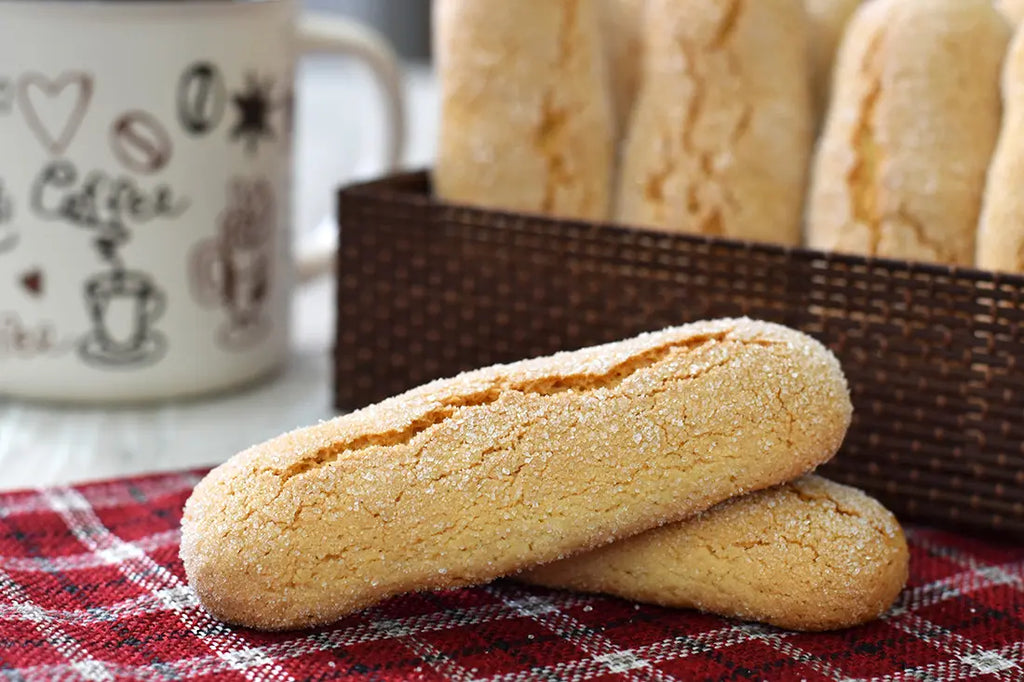 Biscotti da latte tipici pugliesi artigianali, dolci tradizionali della colazione pugliese da inzuppo